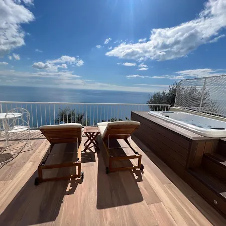 فندق مبيت وإفطار Seajewelsdeluxurysuite أمالفي